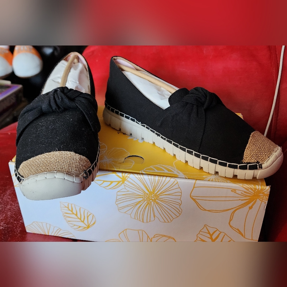 Yellow Box 45791-W075B Julianne Black  Women's Size 7.5 Canvas BENIFITS CHARITY